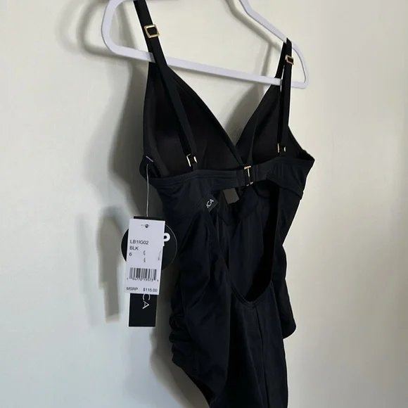 NWT La Blanca Island Goddess Twist Keyhole One Piece One Pieces